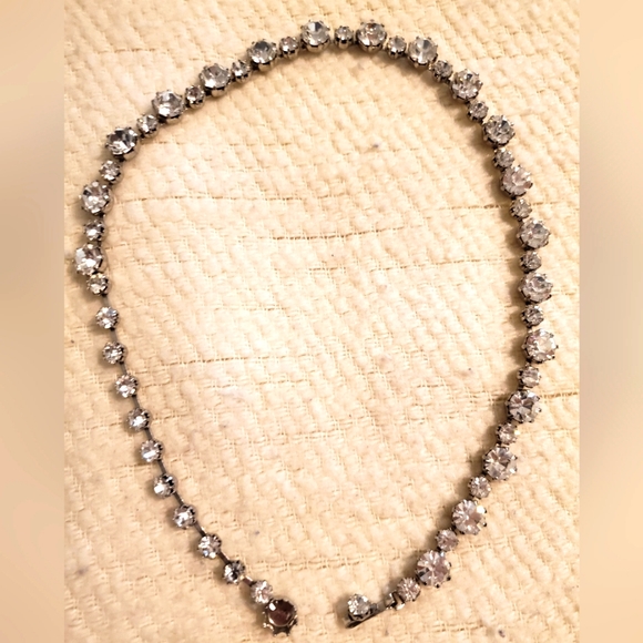 Jewelry - Vintage Sparkly Necklace